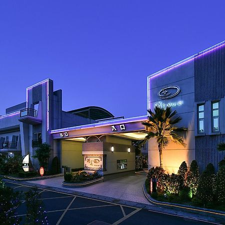 Hwu Meei Motel Tainan Buitenkant foto
