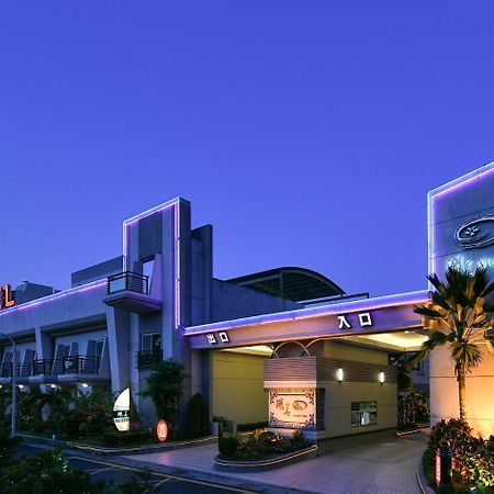 Hwu Meei Motel Tainan Buitenkant foto