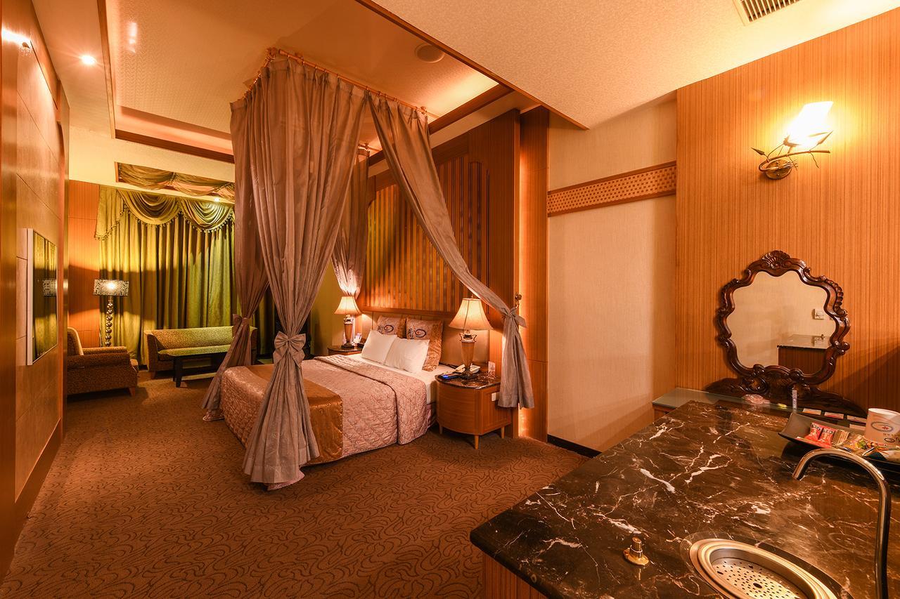 Hwu Meei Motel Tainan Buitenkant foto