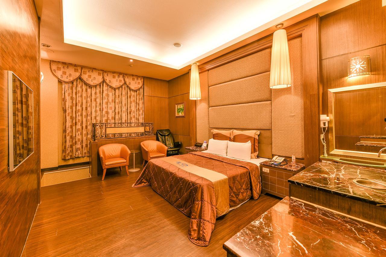 Hwu Meei Motel Tainan Buitenkant foto