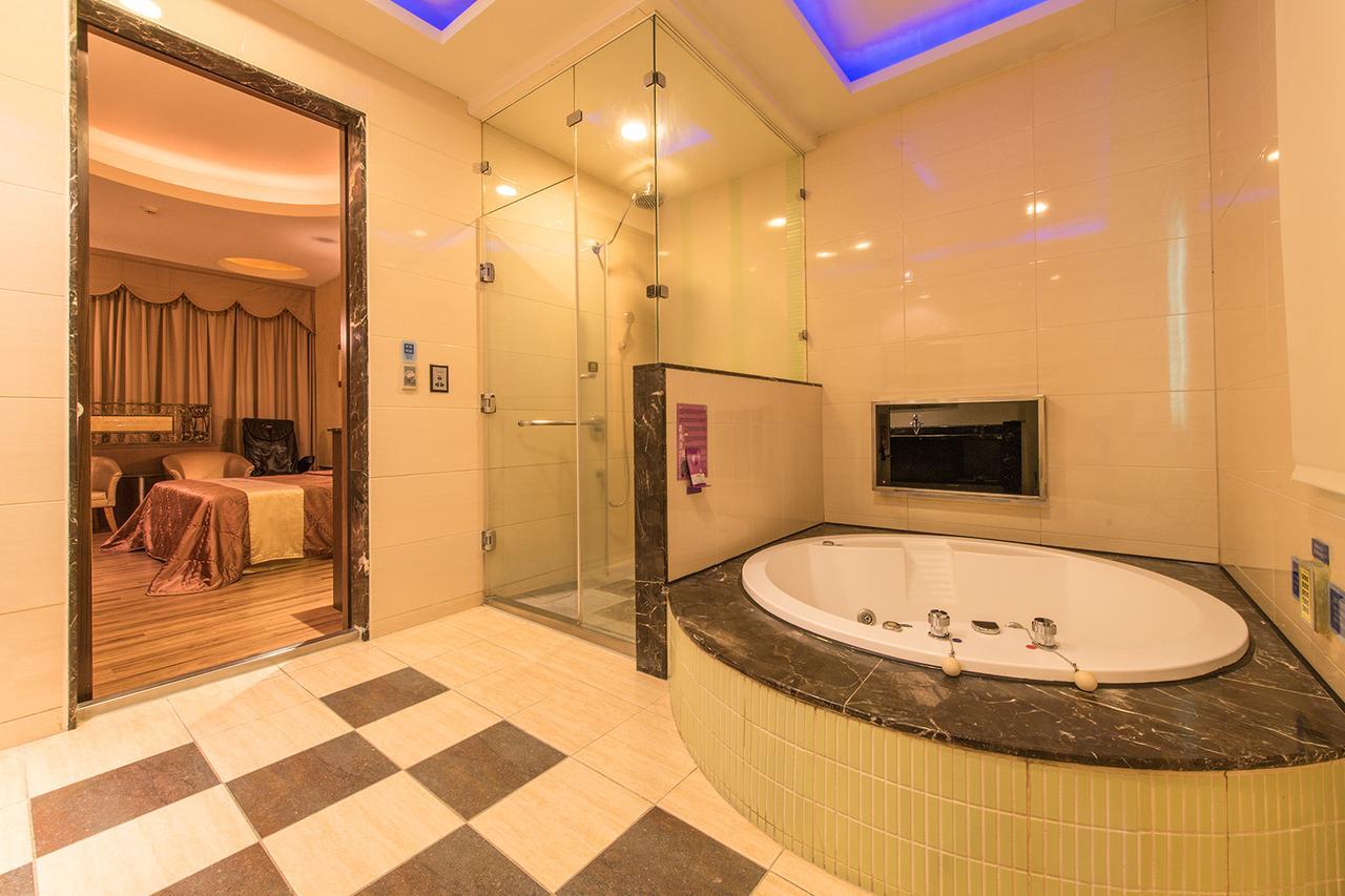 Hwu Meei Motel Tainan Buitenkant foto