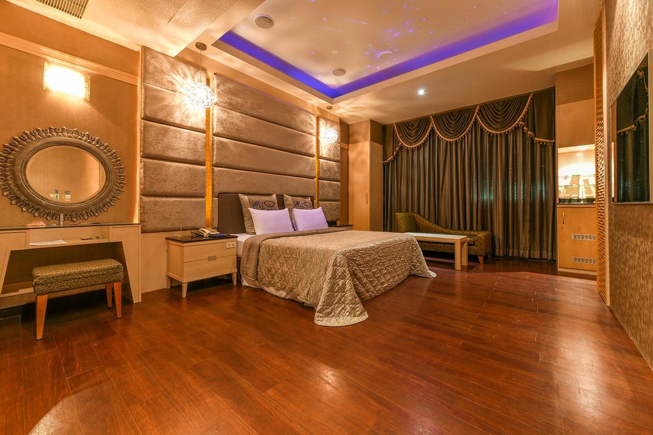 Hwu Meei Motel Tainan Buitenkant foto