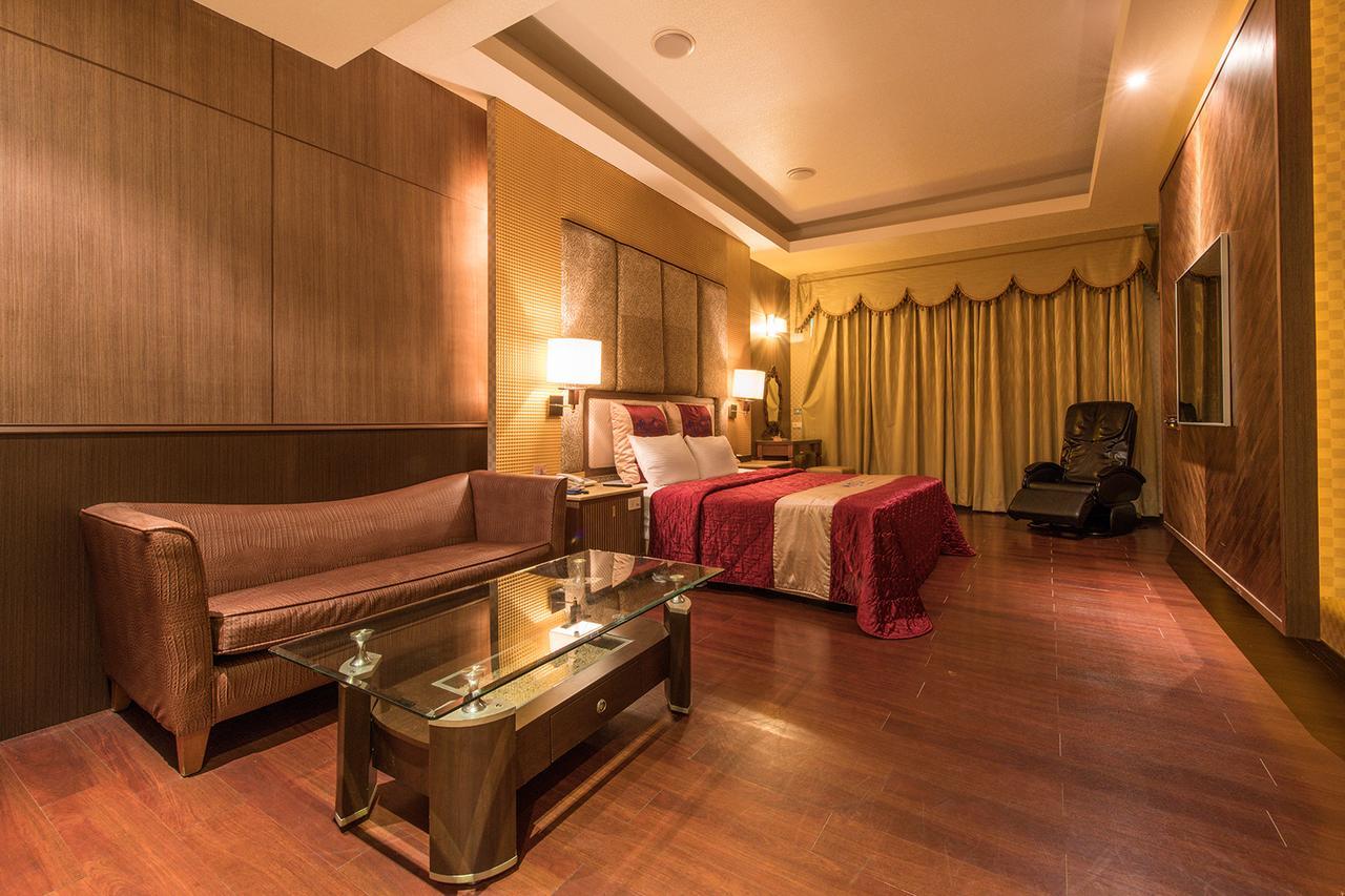 Hwu Meei Motel Tainan Buitenkant foto