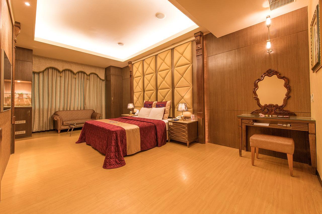 Hwu Meei Motel Tainan Buitenkant foto