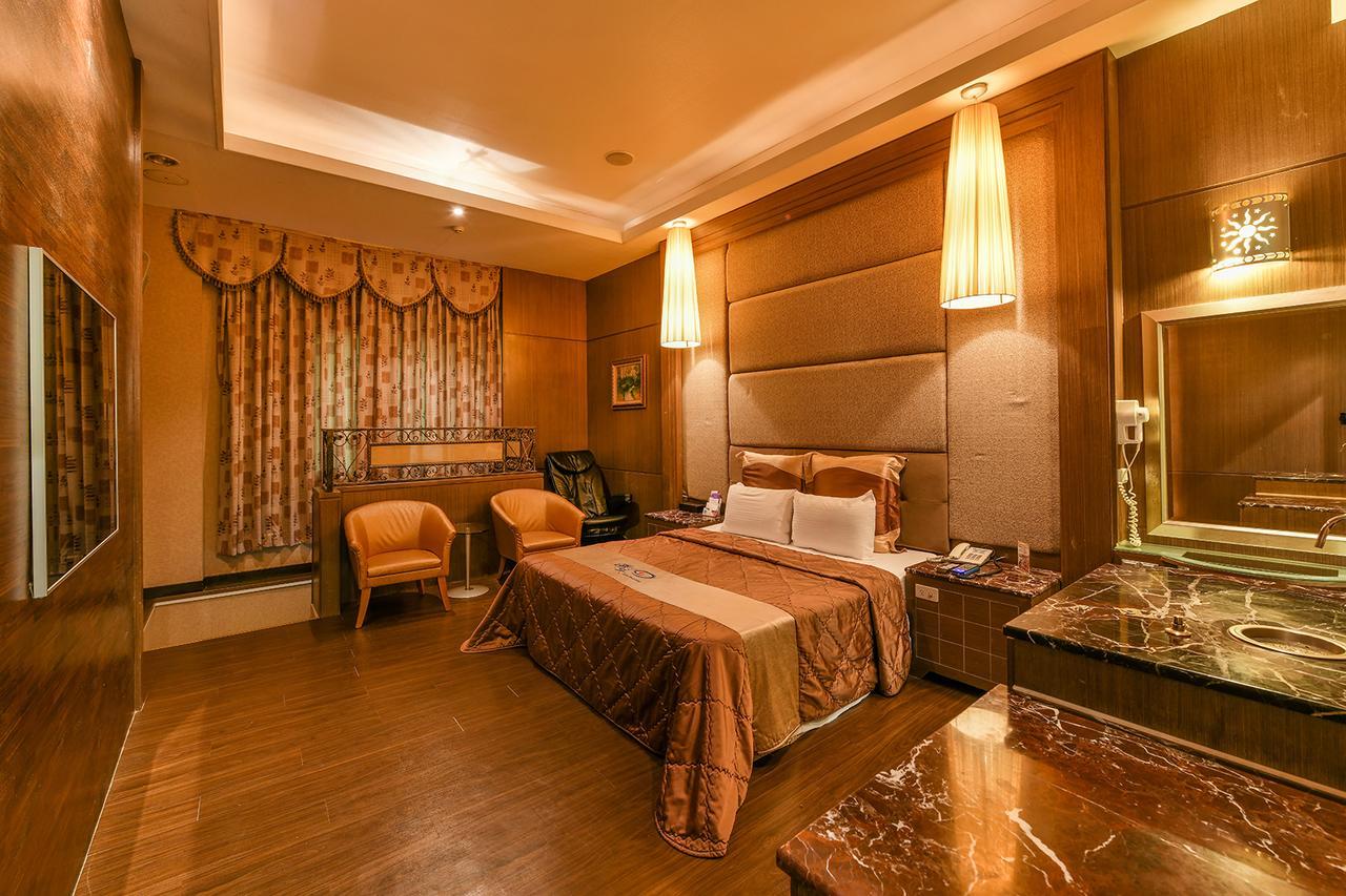 Hwu Meei Motel Tainan Buitenkant foto